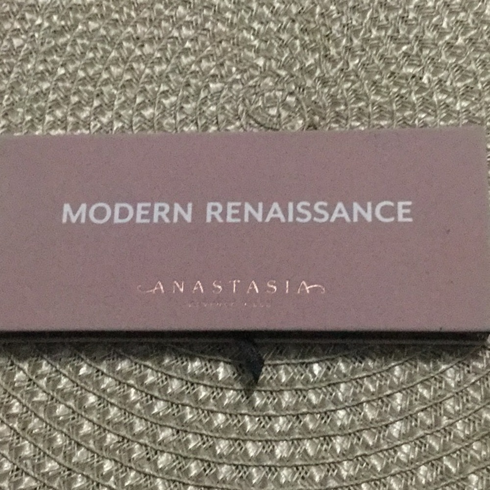 Anastasia Beverly Hills Modern Renaissance Used